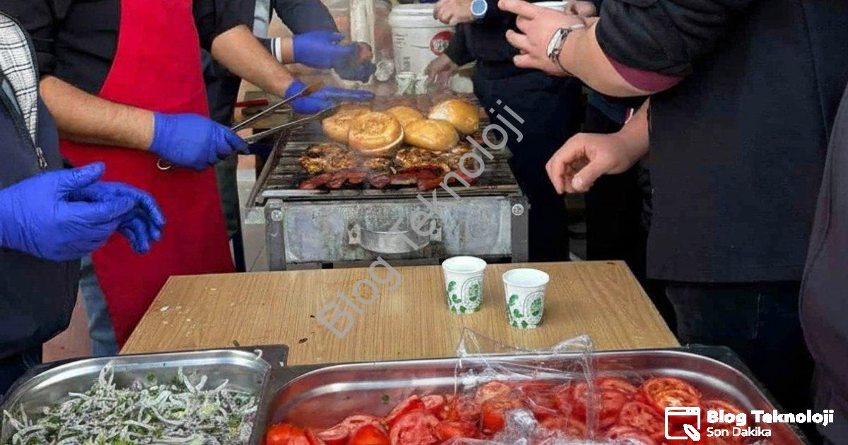 "Şuhut Anadolu Lisesi’nden Gazze’ye destek: Hayır çarşısı" başlıklı haber için fotorealistik, profes