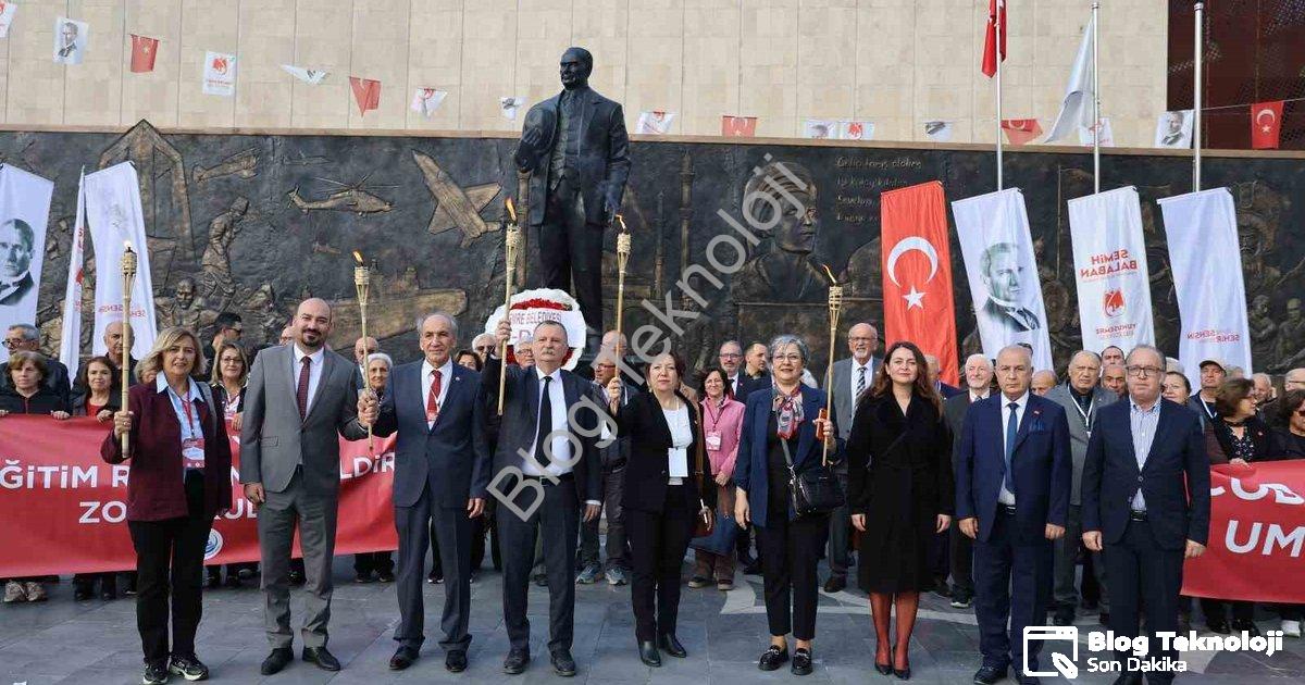 "Manisa'da Eğitim Zirvesi: Yunusemre'de Reform Çağrısı ve Manifesto" başlıklı haber için fotorealist