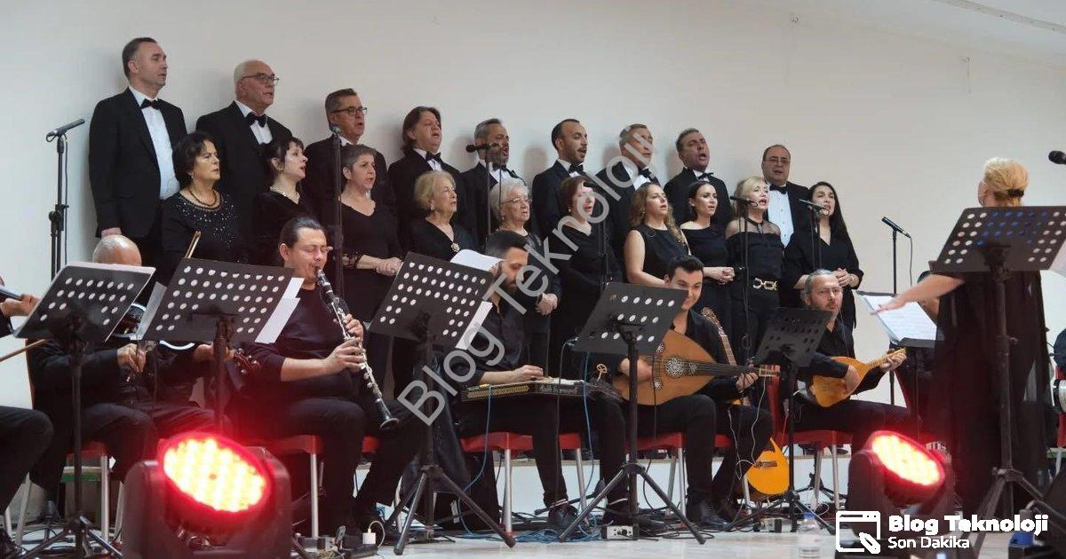 "Sarıgöl'de Nostalji Rüzgarı: Atatürk'ün Sevdiği Şarkılar Yankılandı" başlıklı haber için fotorealis