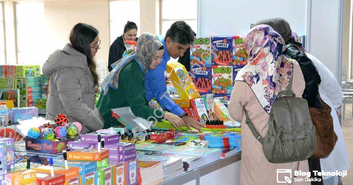 "Manisa 8. Kitap Fuarı Kapılarını Açtı: Edebiyat Dünyası Buluşuyor" başlıklı haber için fotorealisti