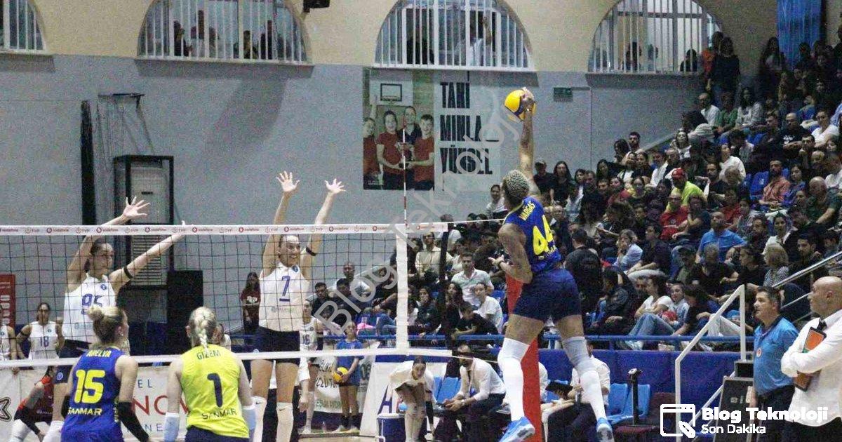 "Fenerbahçe, Aydın Deplasmanından Galibiyetle Döndü: 3-1" başlıklı haber için fotorealistik, profesy