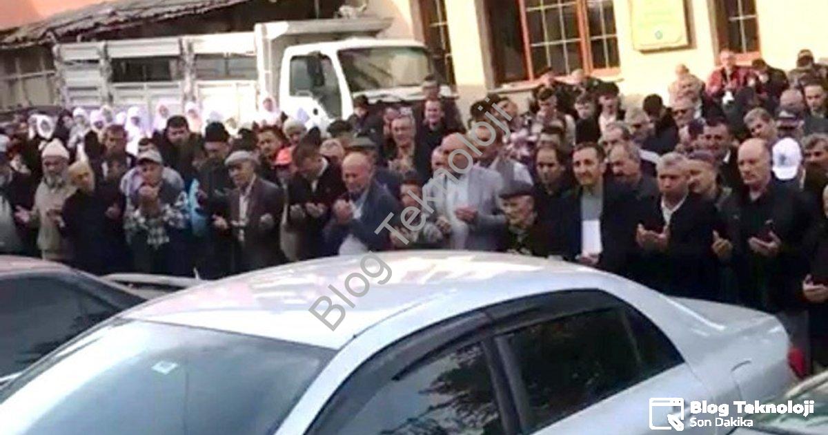 "Hisarcık'ta Kutsal Topraklara Duygusal Uğurlama: 24 Kişi Yola Çıktı" başlıklı haber için fotorealis