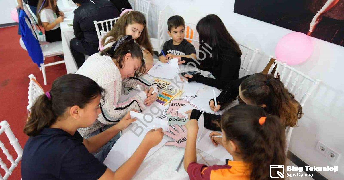 "Didimli Çocuklar Kalemlerine Sarıldı: Başkana Mektup Var!" başlıklı haber için fotorealistik, profe