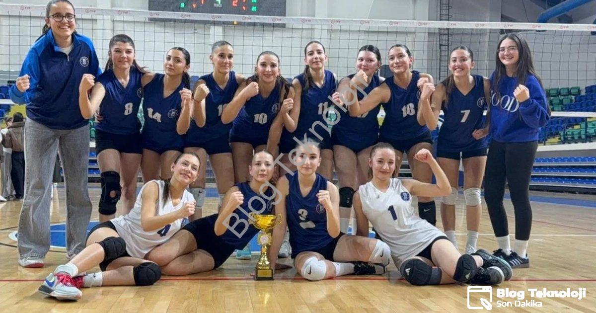 "Kütahya Belediyespor Genç Kızları Voleybolda Zirvede" başlıklı haber için fotorealistik, profesyone