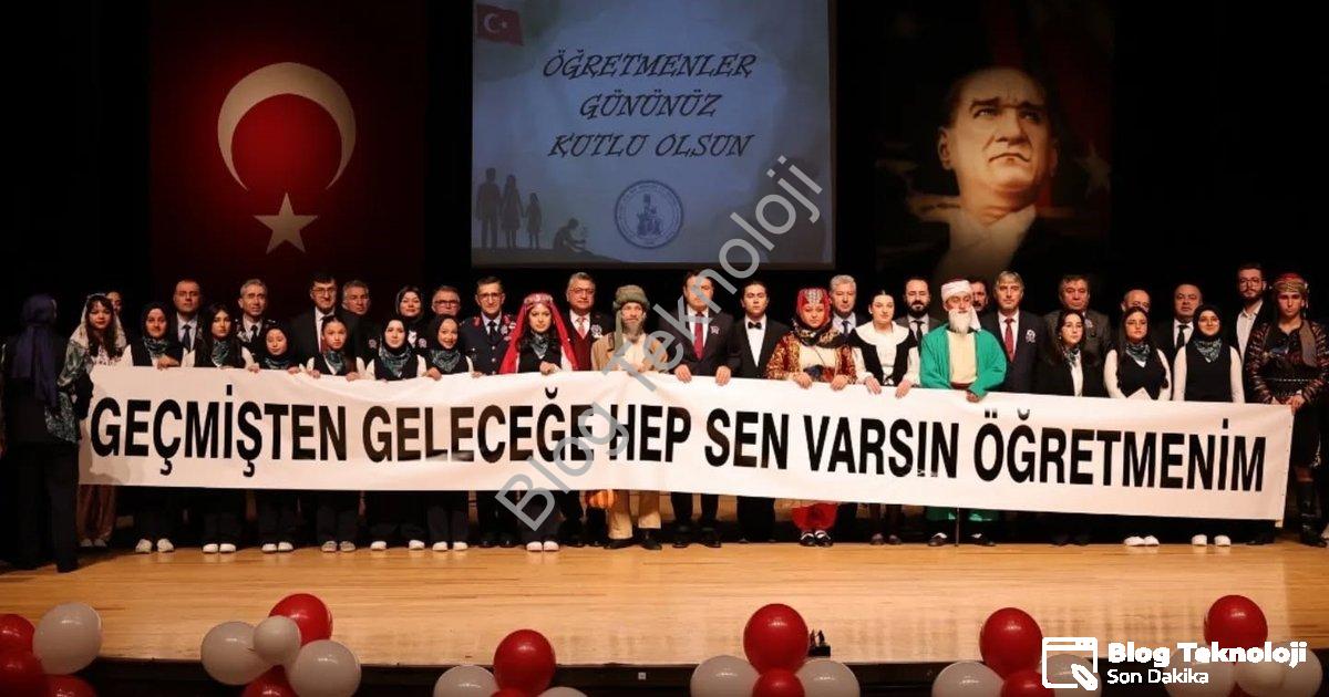 "Kütahya’da Coşkulu Öğretmenler Günü Kutlaması" başlıklı haber için fotorealistik, profesyonel bir h