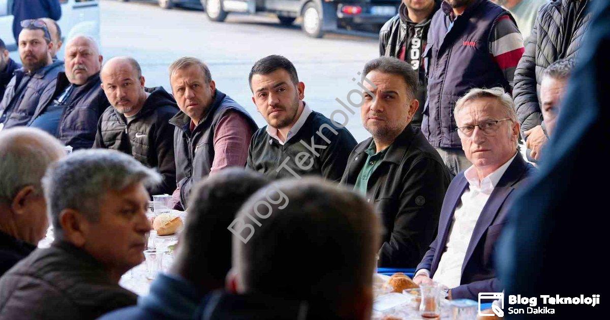 "Murat Baybatur, Manisa'da Esnafın Taleplerini Dinledi" başlıklı haber için fotorealistik, profesyon