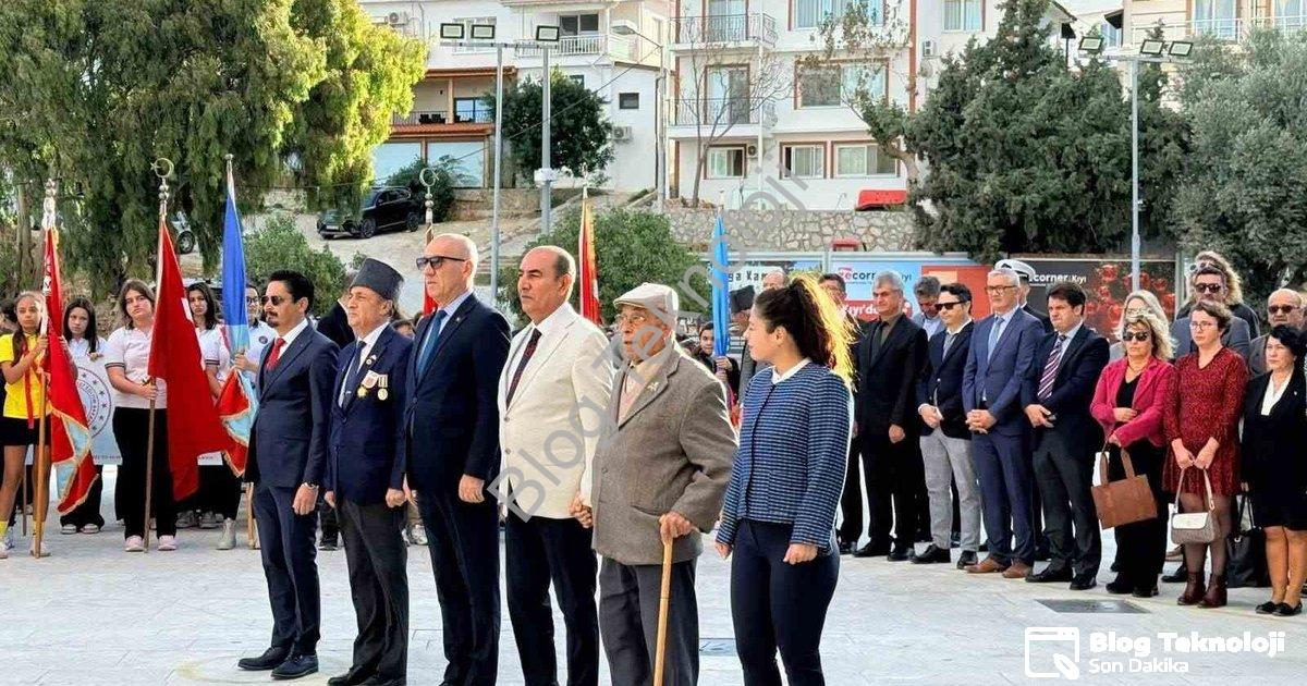 "Datça'da Coşkulu Öğretmenler Günü Kutlamaları Düzenlendi" başlıklı haber için fotorealistik, profes