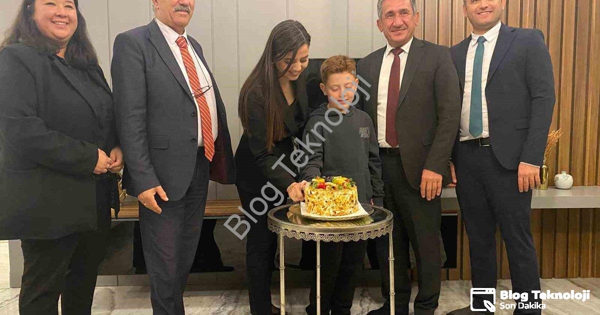 "Menteşe’de Öğretmenlere Özel Çifte Kutlama" başlıklı haber için fotorealistik, profesyonel bir habe