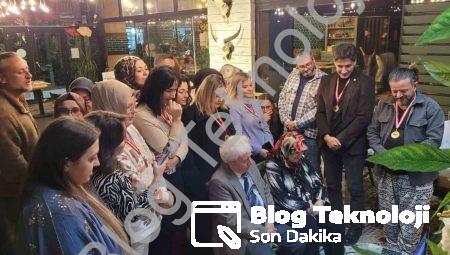 Eski öğrencilerden emekli öğretmene unutulmaz Öğretmenler Günü