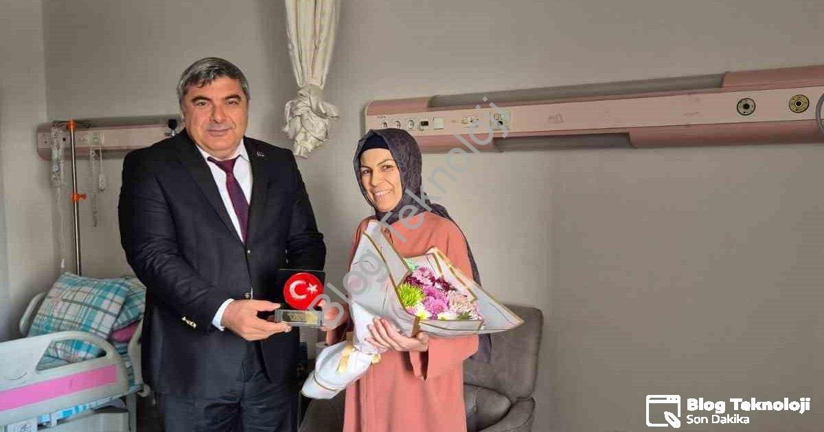 "Öğretmenler Gününü Hastanede Geçiren Emine Öğretmene Manevi Destek" başlıklı haber için fotorealist