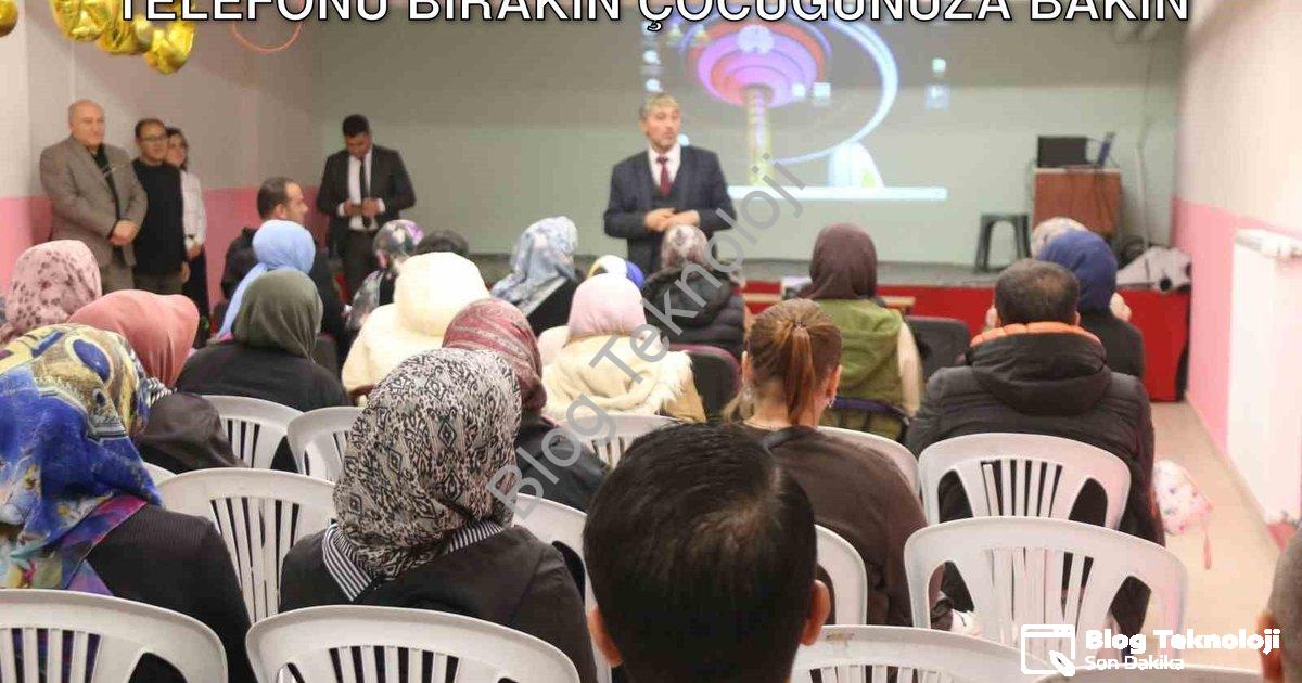 "Müdür Yılmaz'dan Ebeveynlere Sert Uyarı: Telefonu Bırakın Çocuğunuza Bakın" başlıklı haber için fot