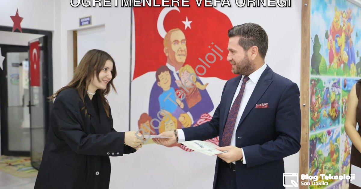 "Tavas Belediye Başkanı Kadir Tatık'tan Öğretmenlere Vefa Örneği" başlıklı haber için fotorealistik,