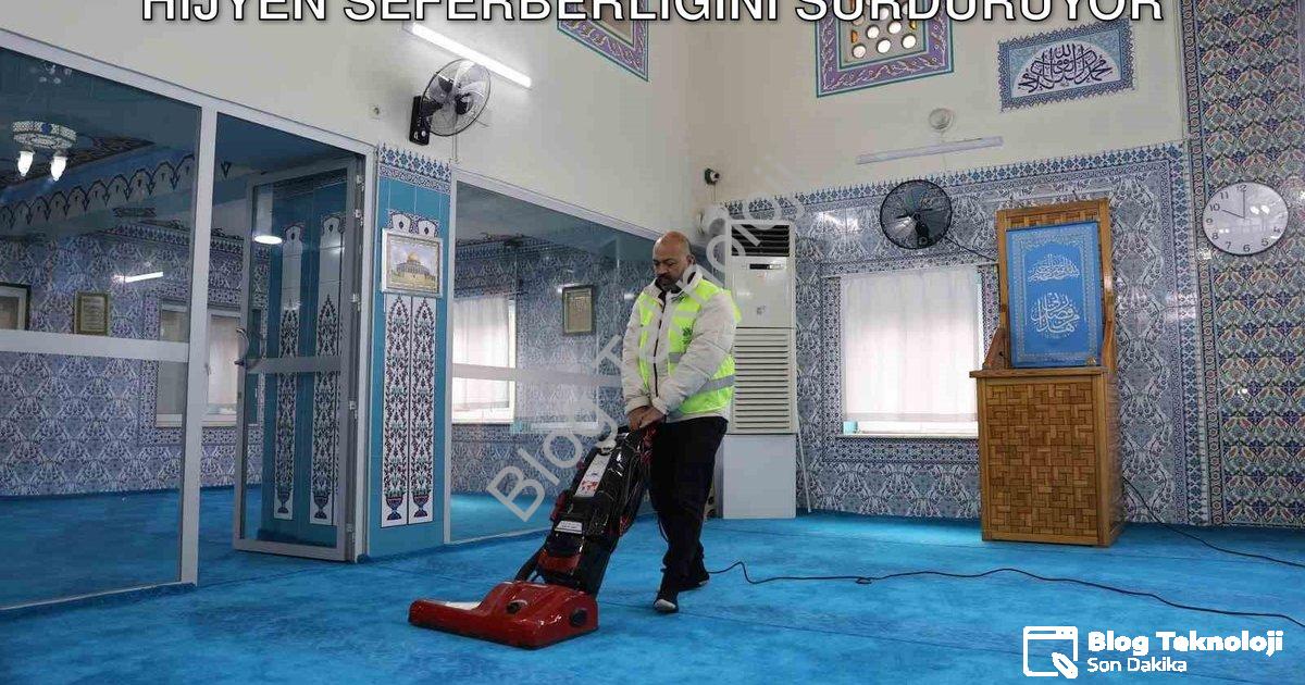 "Yunusemre Belediyesi İbadethanelerde Hijyen Seferberliğini Sürdürüyor" başlıklı haber için fotoreal