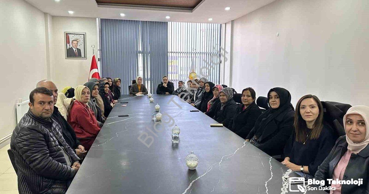 "Başkan Sabancı'dan 25 Kasım Mesajı: Kadınlar Her Alanda Güçleniyor" başlıklı haber için fotorealist