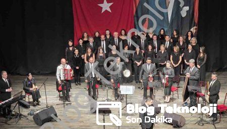 Efeler’de Sanat Rüzgarı: Maarif Korosu Performansıyla Büyüledi