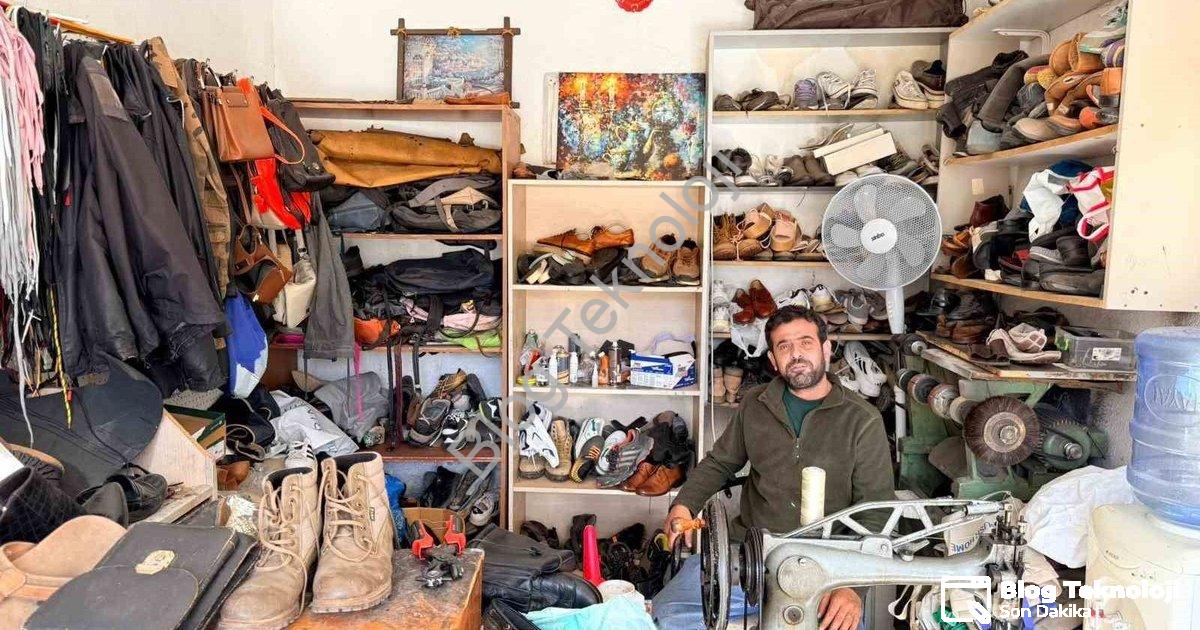 "Datça'nın Tek Zanaatkarı: Rıdvan Arslan'ın 26 Yıllık Ayakkabı Serüveni" başlıklı haber için fotorea